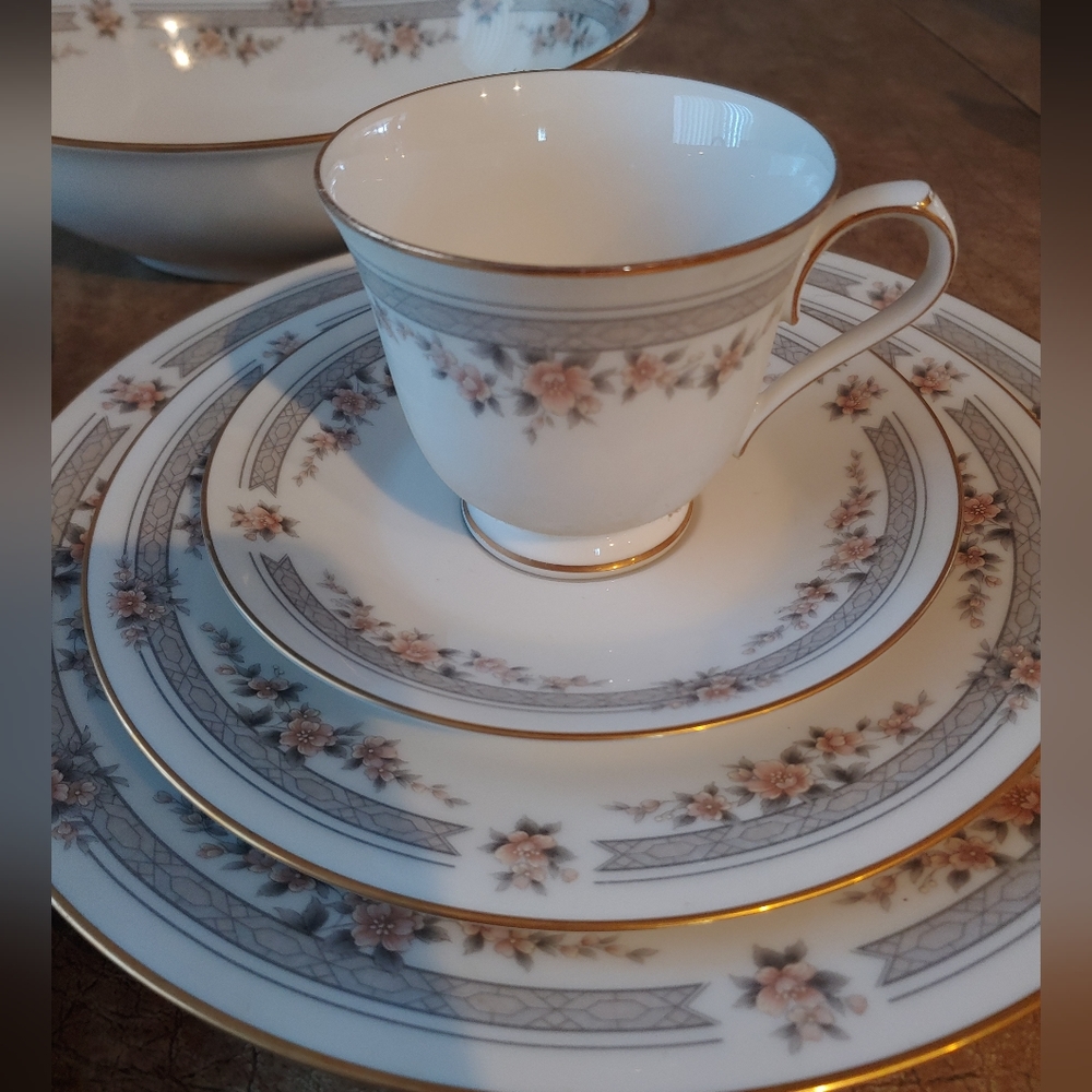 N/A. Fairview Noritake china dinnerware